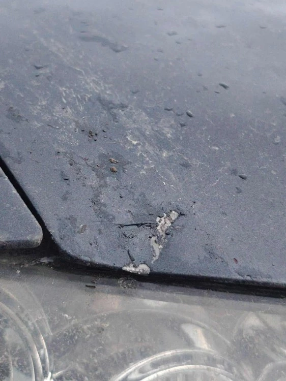 Мъж замеря автомобили с камъни на Скобелева майка