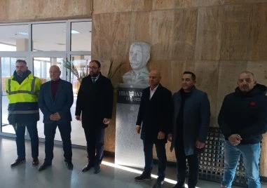 Дадоха старт на ремонта на библиотека Иван Вазов, дейностите приключат още тази година