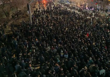 Расте броят на загиналите при антиправителствените протести в Иран