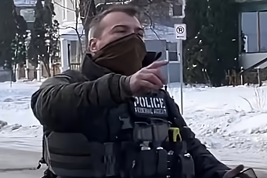 Aгентът на ICE Службата за имиграционен и митнически контрол застрелял