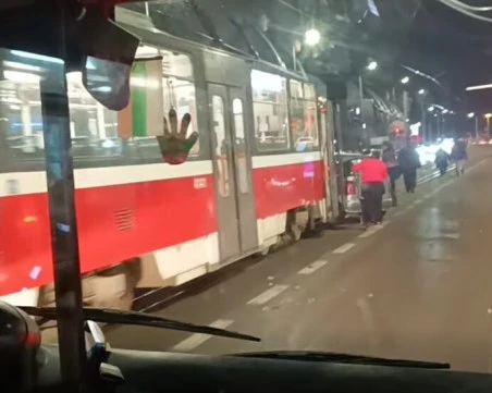 Катастрофа между трамвай и кола в София