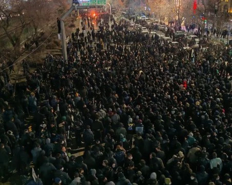 Расте броят на загиналите при антиправителствените протести в Иран