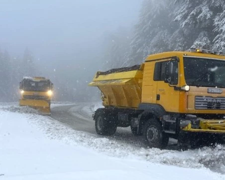 Усложнена пътна обстановка у нас след снеговалежа