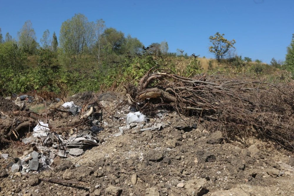 Един загинал и 38 в неизвестност след срутване на огромно сметище във Филипините