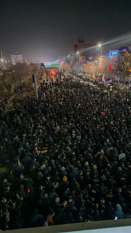 Расте броят на загиналите при антиправителствените протести в Иран