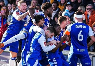 Шестодивизионният Макълсфийлд постигна историческа победа елиминирайки носителя на ФА Къп