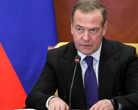 Медведев за европейски военен контингент в Украйна: Ще ги запознаем с 