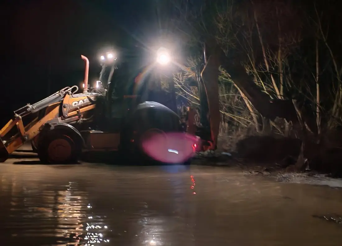 Скъса се дигата на река Струма край Батановци