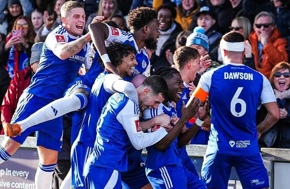 Огромна сензация в Англия - отбор от 6-та дивизия отстрани носителя на ФА Къп