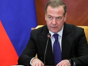 Медведев за европейски военен контингент в Украйна: Ще ги запознаем с 