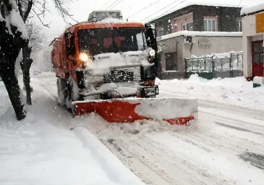 Градският транспорт в София се движи при зимни условия и
