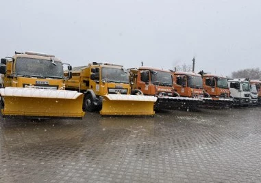 Техника и екипи на „Чистота са в готовност да обработват улиците на Пловдив