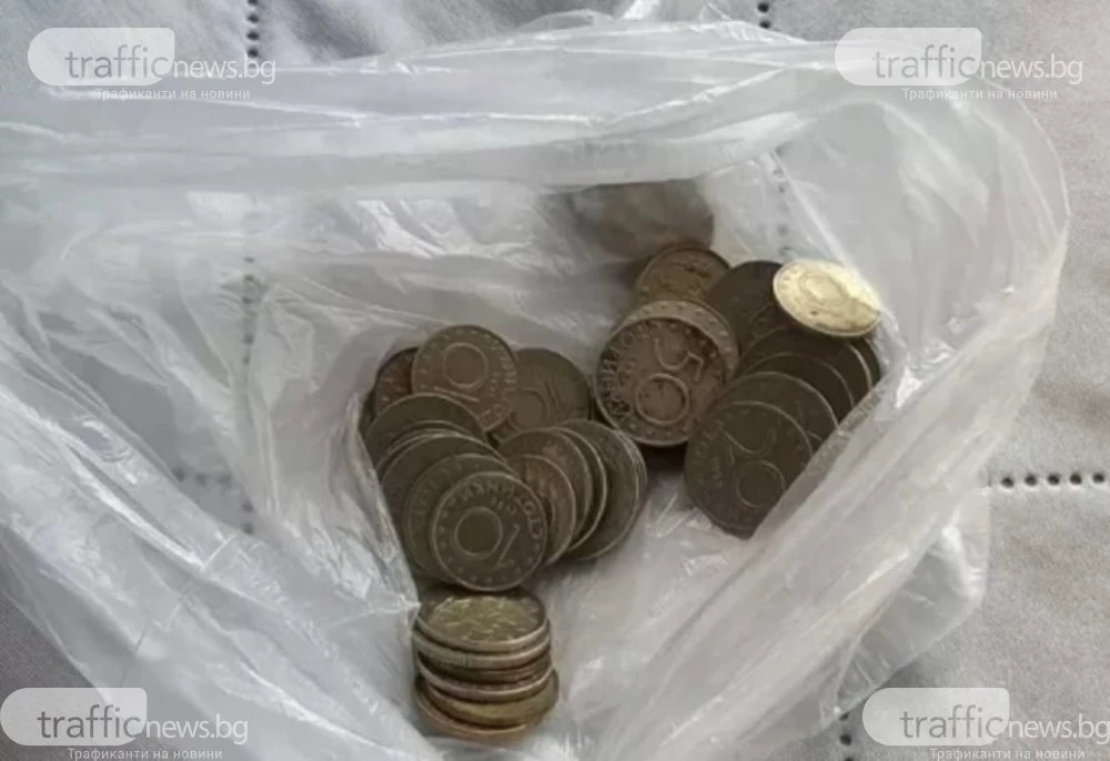 Три бидона със стотинки блокираха банков клон