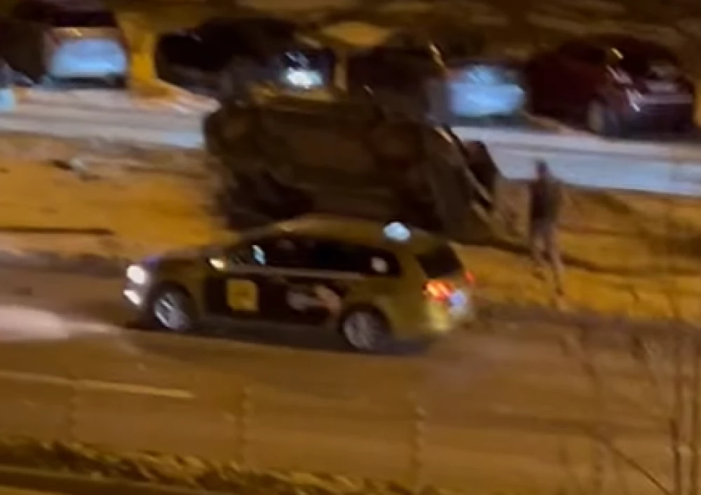 Кола е по таван след катастрофа в София