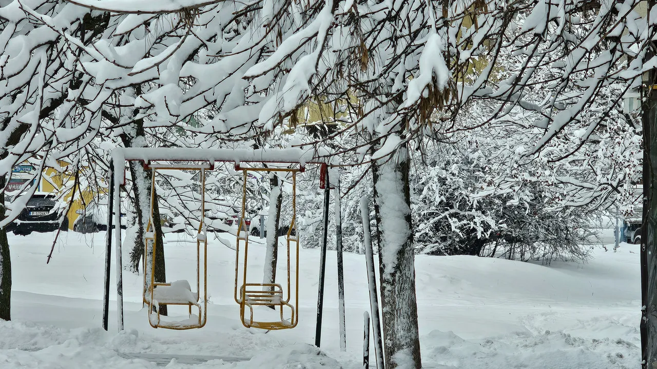 Неучебен ден в Русе, Иваново и Сливо поле заради студа