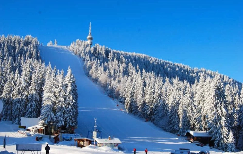 Разследват украинец, блъснал със ските си македонец на писта в Пампорово