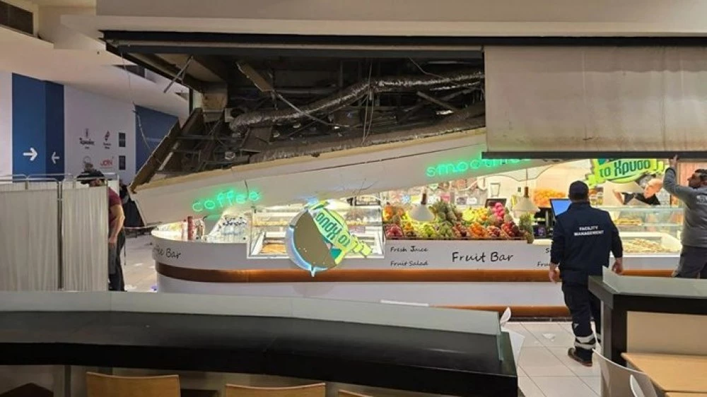 Рухна таван в търговски център в Солун