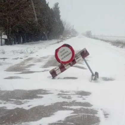 Заледени пътища в Северна България заради студа