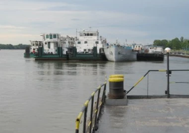 Два шлепа с торове потънаха в Дунав край Свищов, отчетено е повишение на амоняк