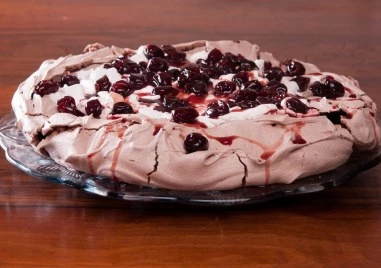 Торта Павлова е една от най популярните и приготвяни торта