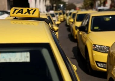 Таксиметровите шофьори в гръцката столица Атина обявиха поредната си 48