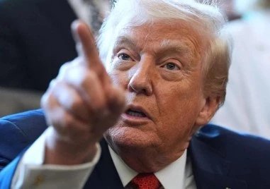 Американският президент Доналд Тръмп наложи 25 мита на стоки които