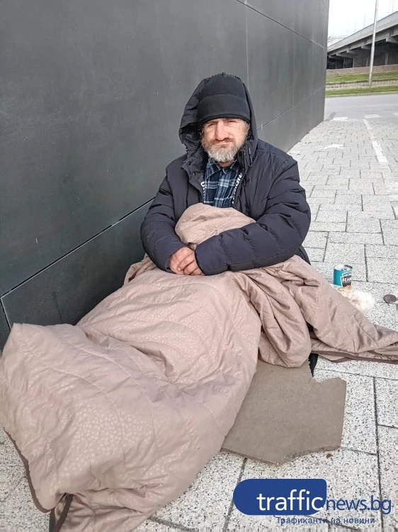 45-годишен бездомник прекарва дните и нощите си на открито в