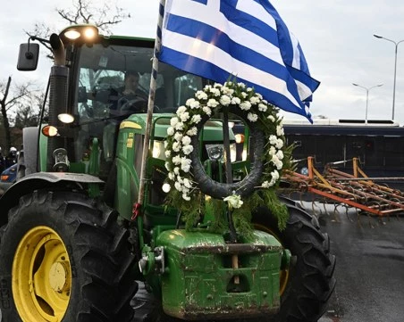 Крах на преговорите между фермерите и властта в Гърция: Остава блокадата на границата с България