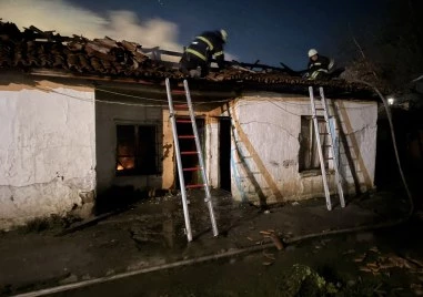 Техническа неизправност в газова бутилка причини пожар в къща в