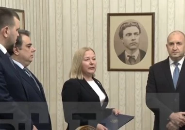 Президентът Румен Радев връчи втория проучвателен мандат за съставяне на