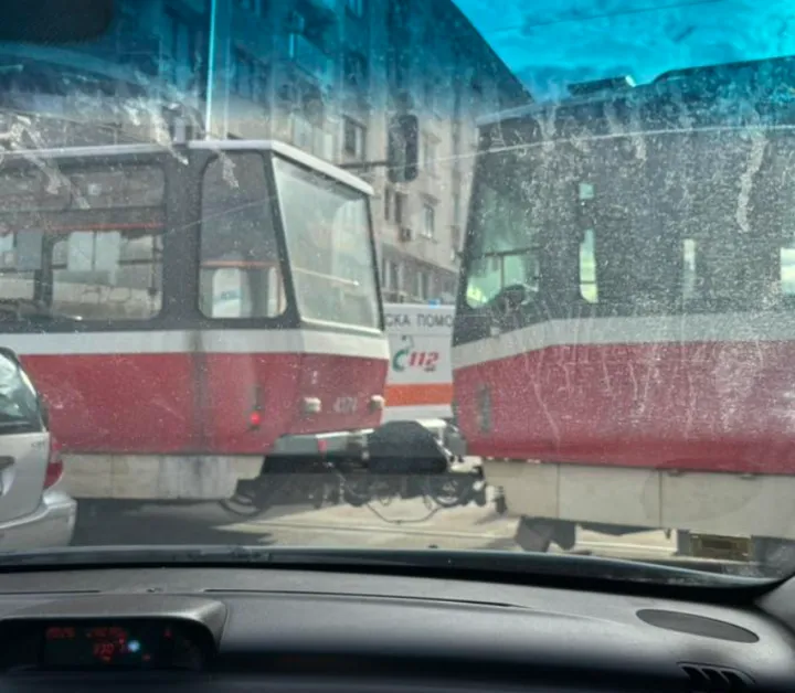 Трамвай блъсна дете в София