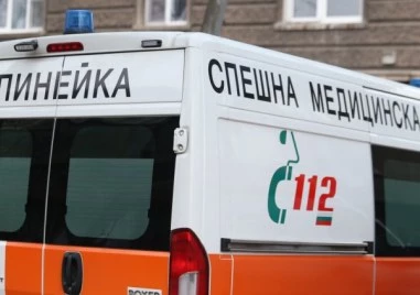 Навес падна върху хора в София, един е загинал