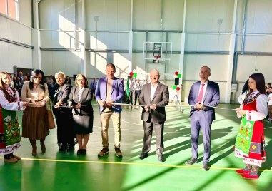 Откриха нов физкултурен салон и STEM кабинети в Съединение