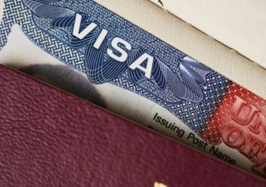 Американският президент Доналд Тръмп замразява обработката на молбите на кандидатите