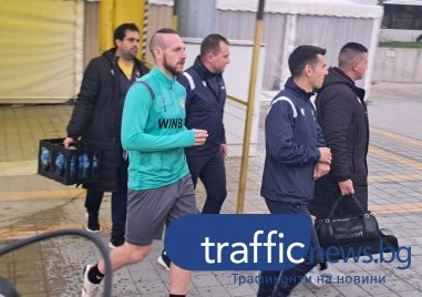 Нападателят Стивън Петков продължава да тренира с Ботев Пловдив Както