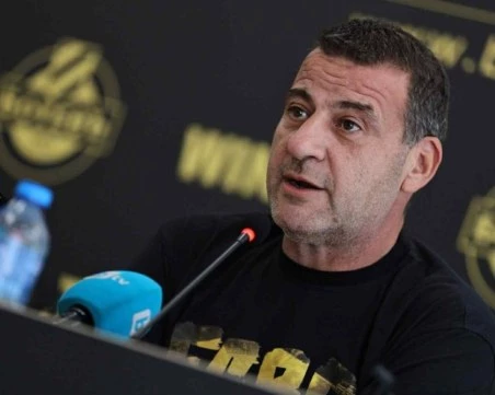 Филипов настоява: Око-Флекс е все още футболист на Ботев