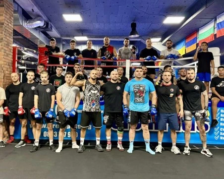 Лаута Арми Боксов Клуб застава в подкрепа на Иван Запрянов след оставката му