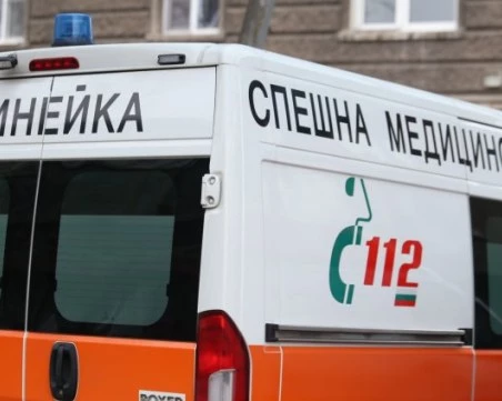 Навес падна върху хора в София, един е загинал