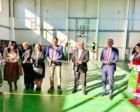 Откриха нов физкултурен салон и STEM кабинети в Съединение