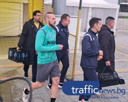 Стивън Петков още тренира с Ботев