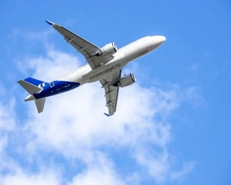 Турист в Испания се опита да се качи на самолет с починалата си съпруга