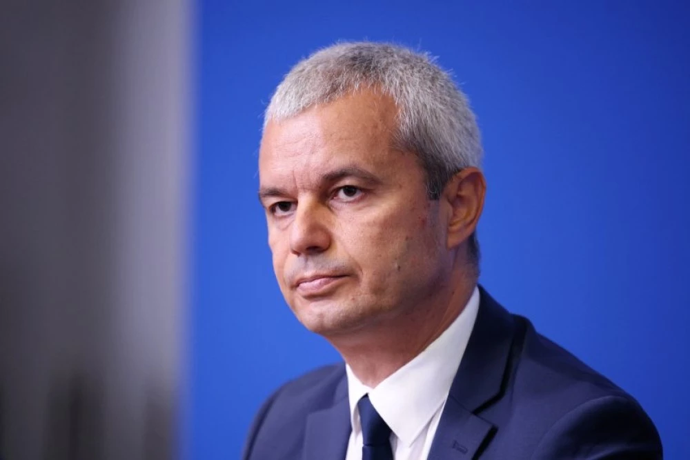 Костадинов: Колебаейки се между лева и еврото, Радев избра турската лира