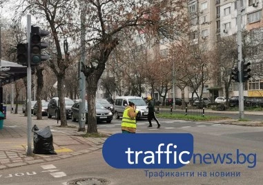 Светофарната уредба на кръстовището между бул Никола Вапцаров и ул