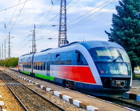 БДЖ осигурява допълнителни места за посетителите на фестивала „Сурва