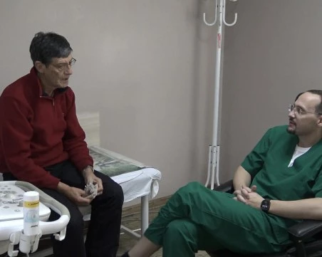 Без разрез: лекари в Пловдив спасиха пациент с 12-сантиметров тумор ВИДЕО