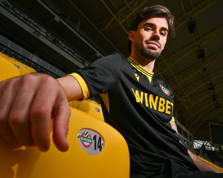 Ботев официално представи Карлос Алгара