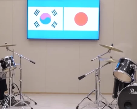 Лидерите на Япония и Южна Корея изненадаха с K-pop дипломация