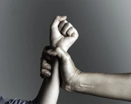 Мъж преби жена си след скандал в Пазарджишко