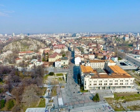 Предимно слънчево, но студено време в Пловдив днес