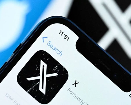 Социалната мрежа X се срина